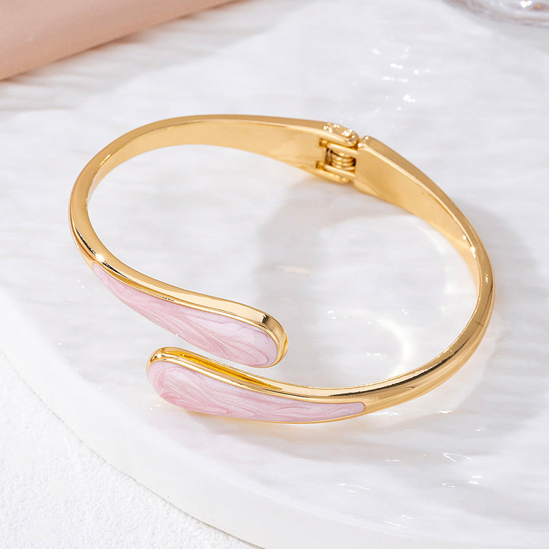 Bracelet en alliage à effet métal pour femmes