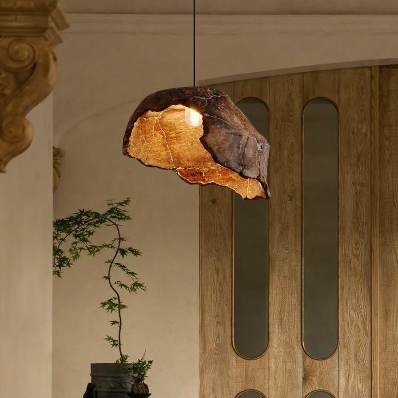 Lustre avec un motif de lotus flétris