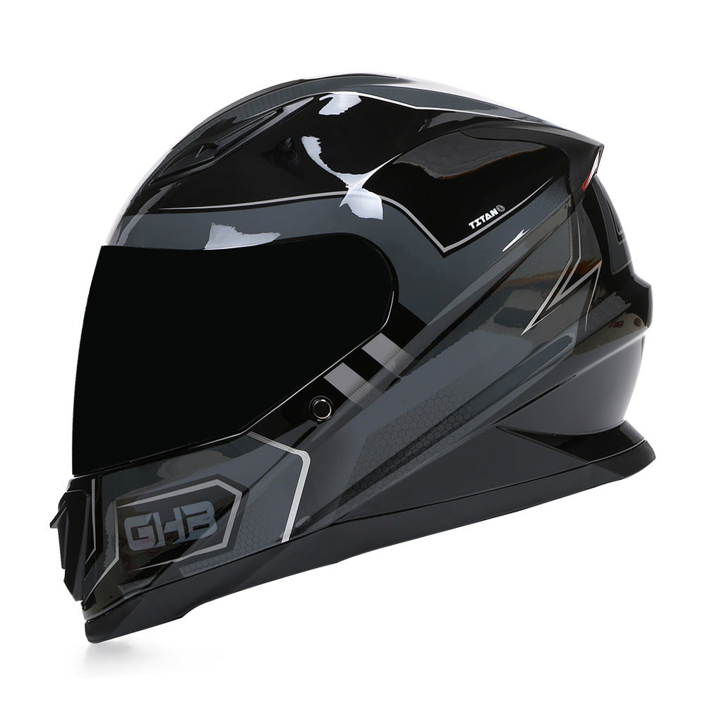 Simple and versatile motorcycle riding helmet