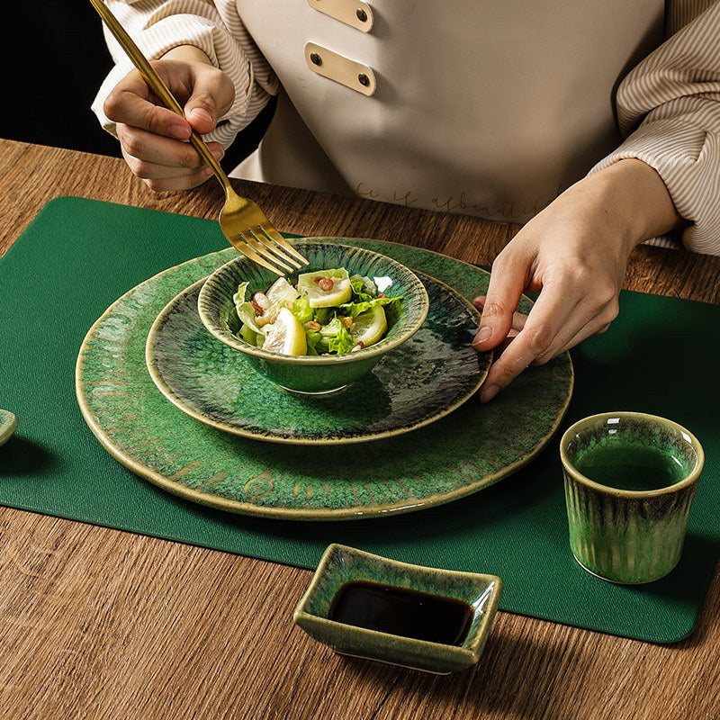 Un ensemble de table en céramique de type