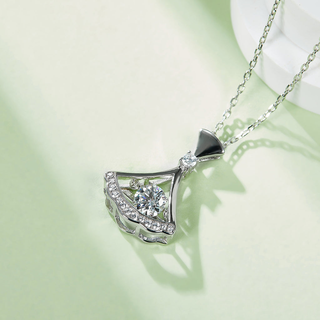 S925 Argent Sterling 0.5ct D Couleur VVS1 Collier pendentif d'éventail de Moissanite 45cm Plat platine