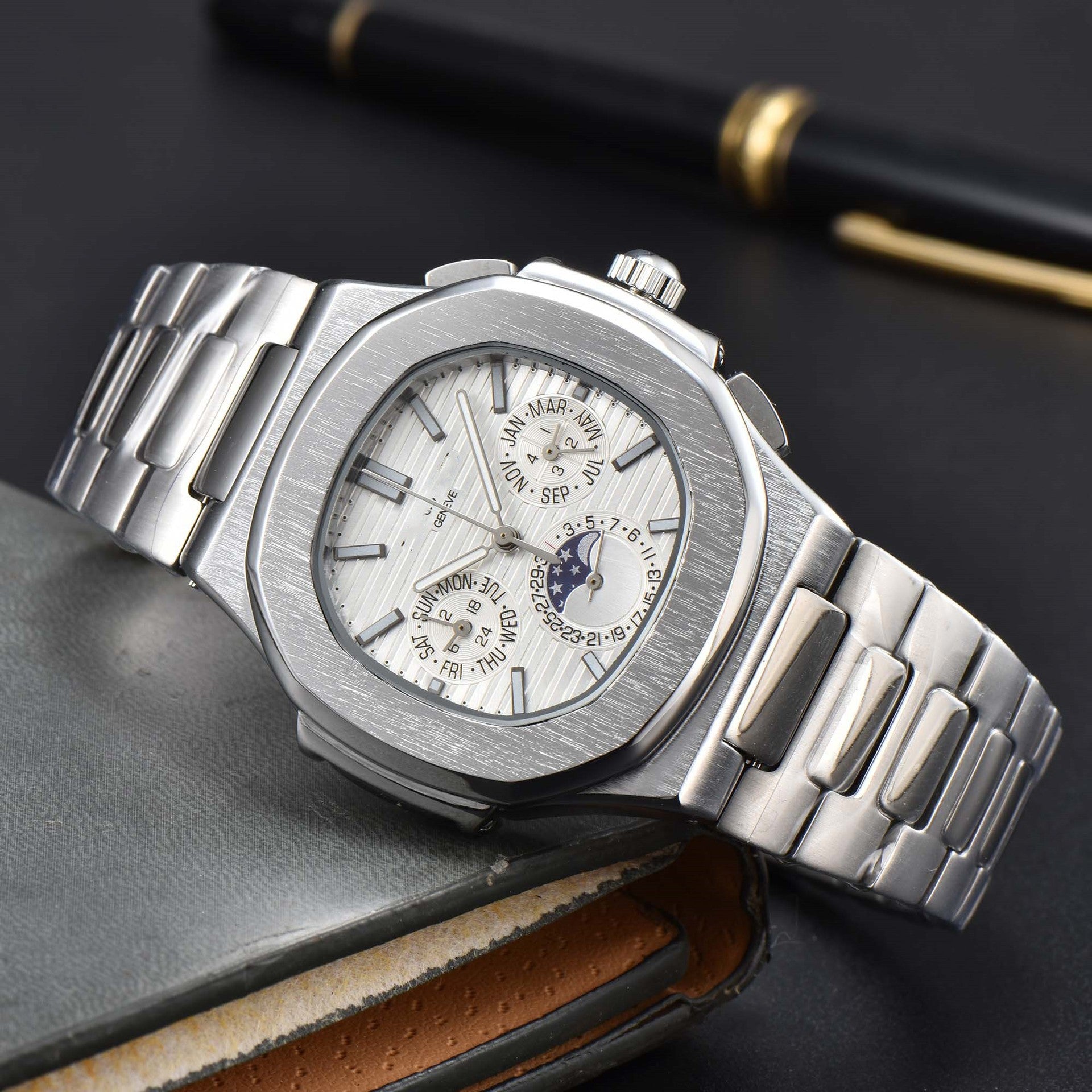Fashionable Six-Pong Steel-Strap Business-Style Nautilus Mens Watch