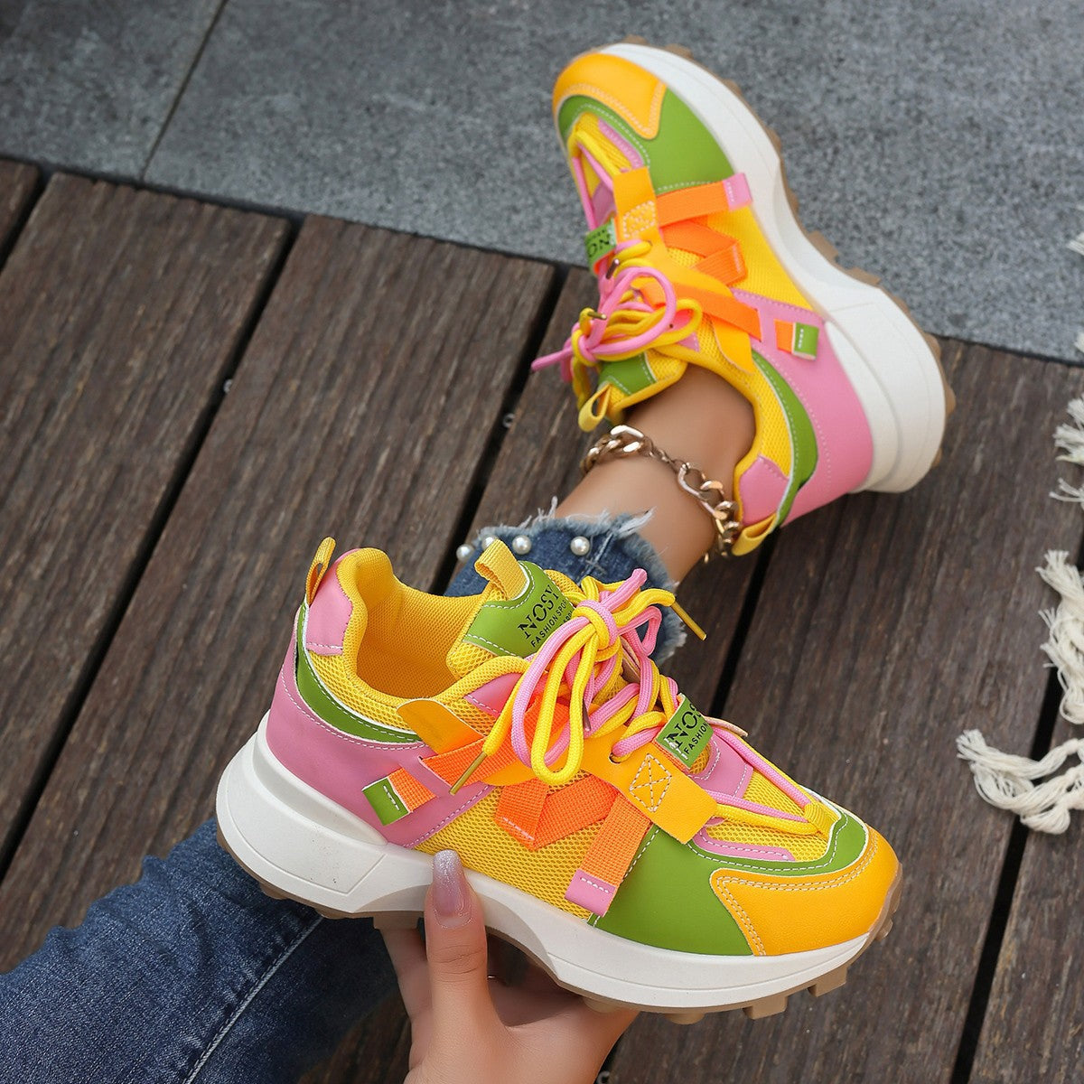 Chaussures polyvalentes respirantes et souples