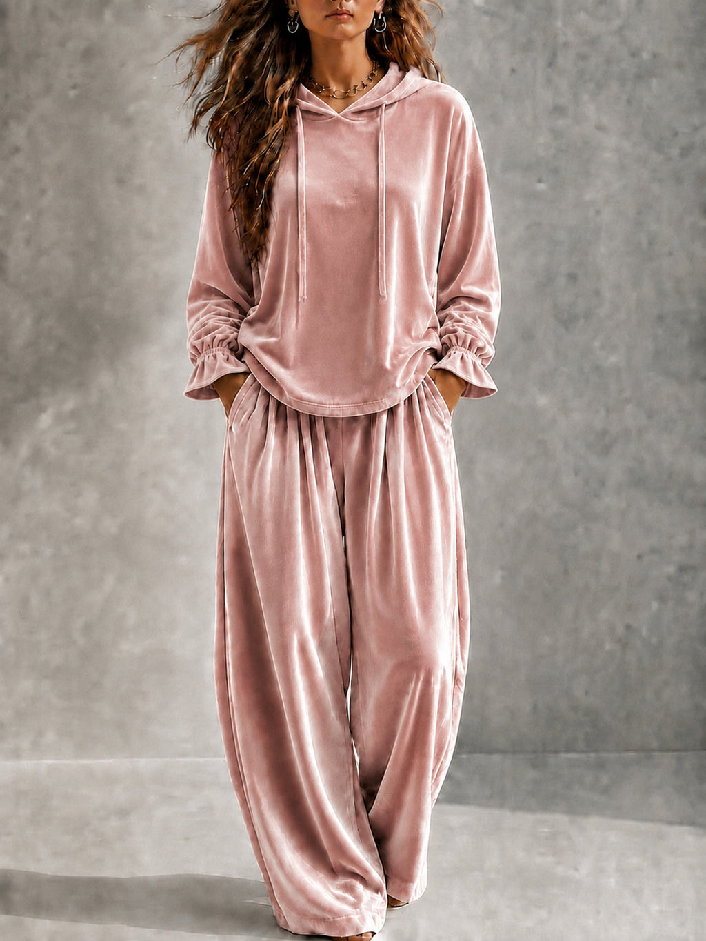 Pantalons longs à large jambe doux et lisse pour les femmes dans un ensemble en deux parties