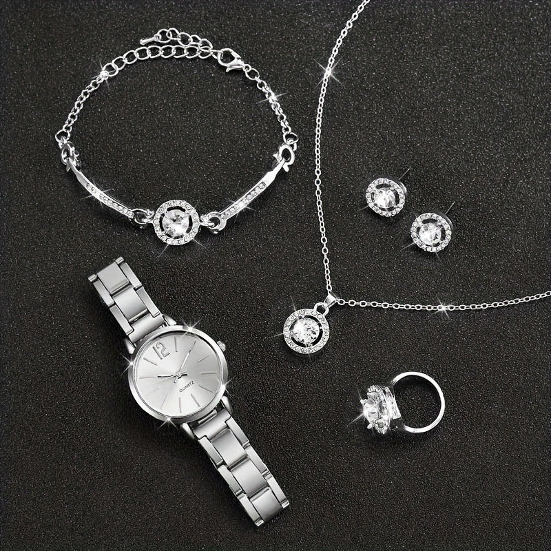 Petit cadran argenté avec bracelet en acier délicat