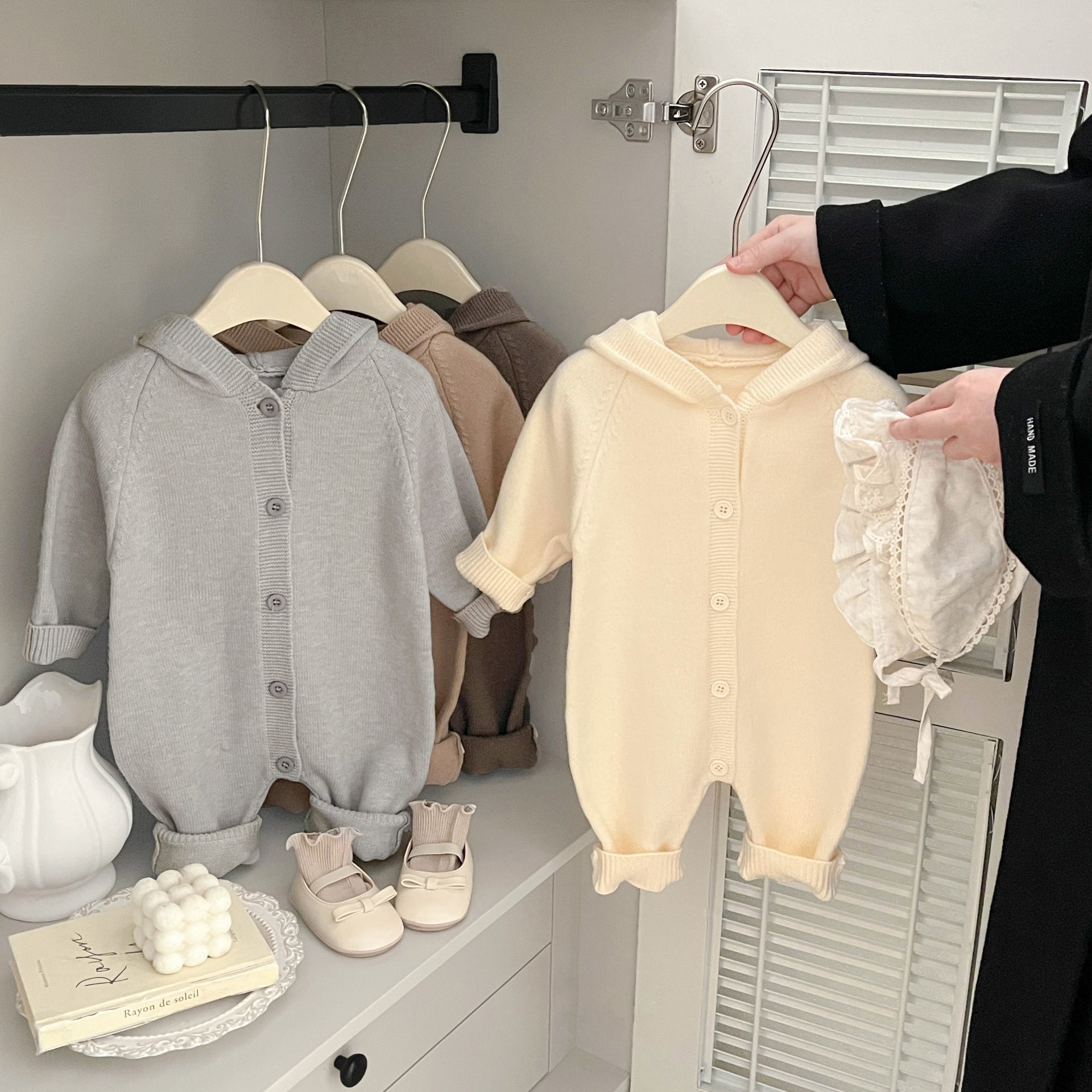 Chic One-piece Outfit avec mignon lapin oreilles pour un bébé premier mois parfait pour Outi extérieur