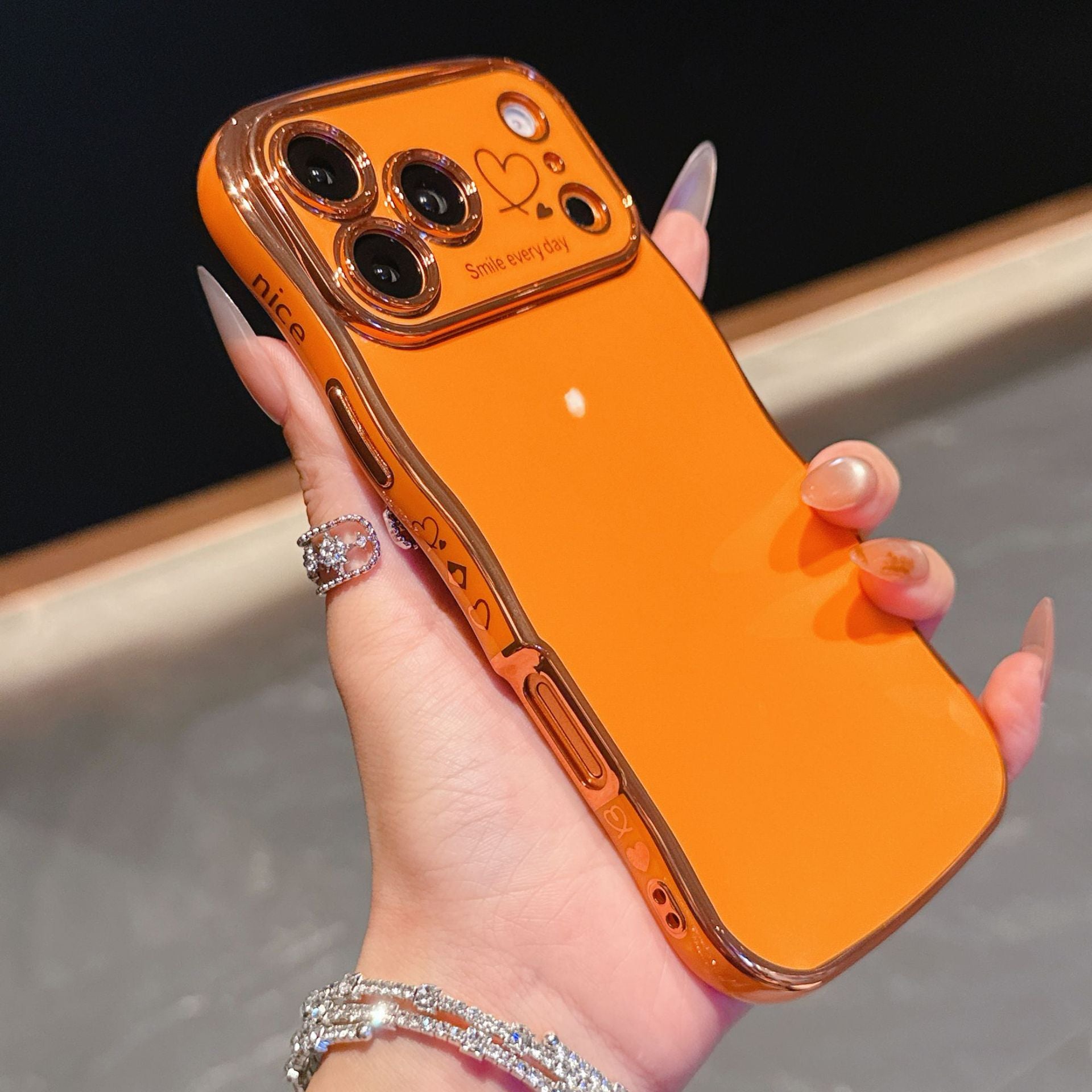 Couverture de protection anti-dérapante pour téléphone à double cœur à ondes électroplaquées