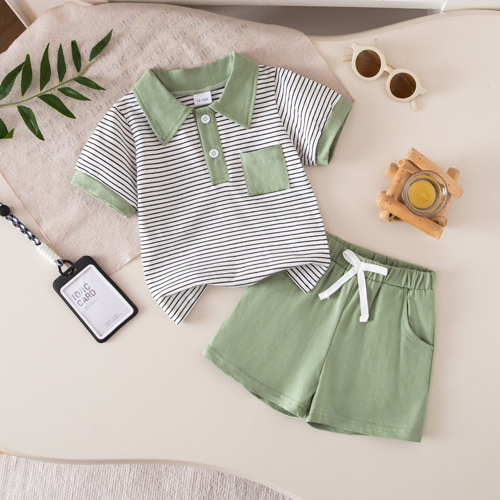 Top et shorts rayés pour garçons