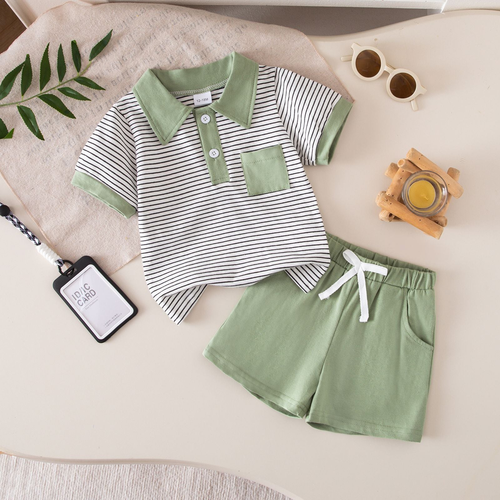 Top et shorts rayés pour garçons