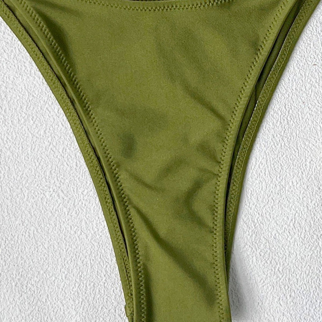 Bikini à trois parties en couleur simple