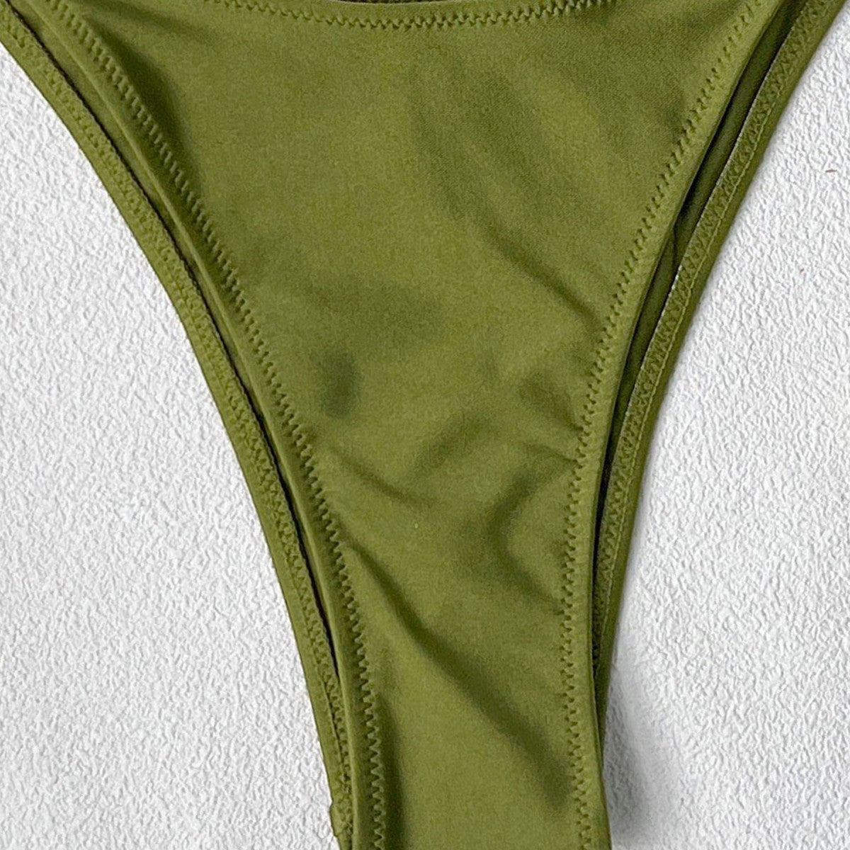 Bikini à trois parties en couleur simple