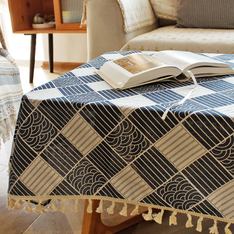 Peintre à huile rétro utilisant une nappe carrée