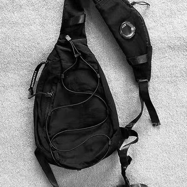 Style de rue Hommes Grande capacité sac poitrine Cool et personnalisé CP Design