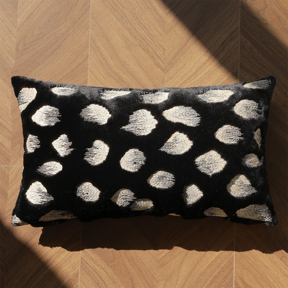 Coussin de canapé brodé Minimalist moderne avec une finition luxueuse