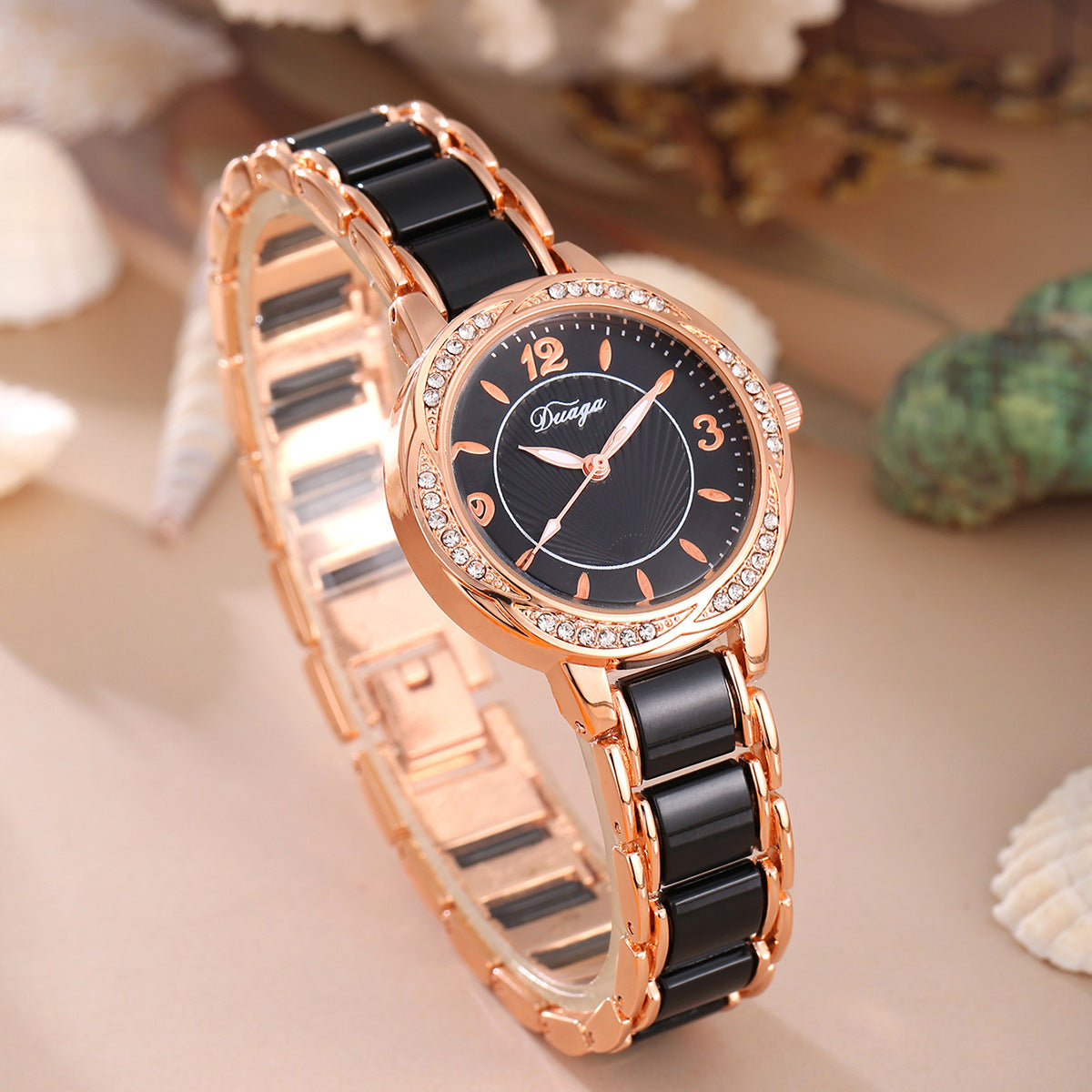 Élégante montre à quartz incrustée ronde en dentelle