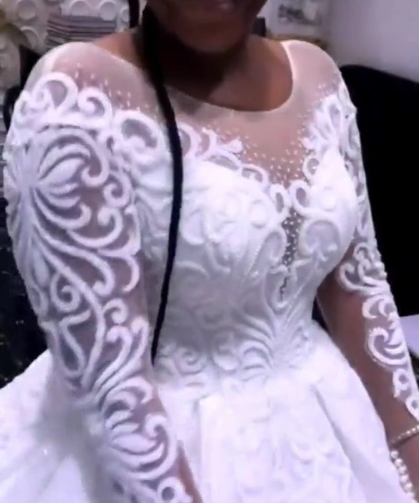 Robe de mariée Gown Plus Taille Illusion Robes de mariée Manches complètes
