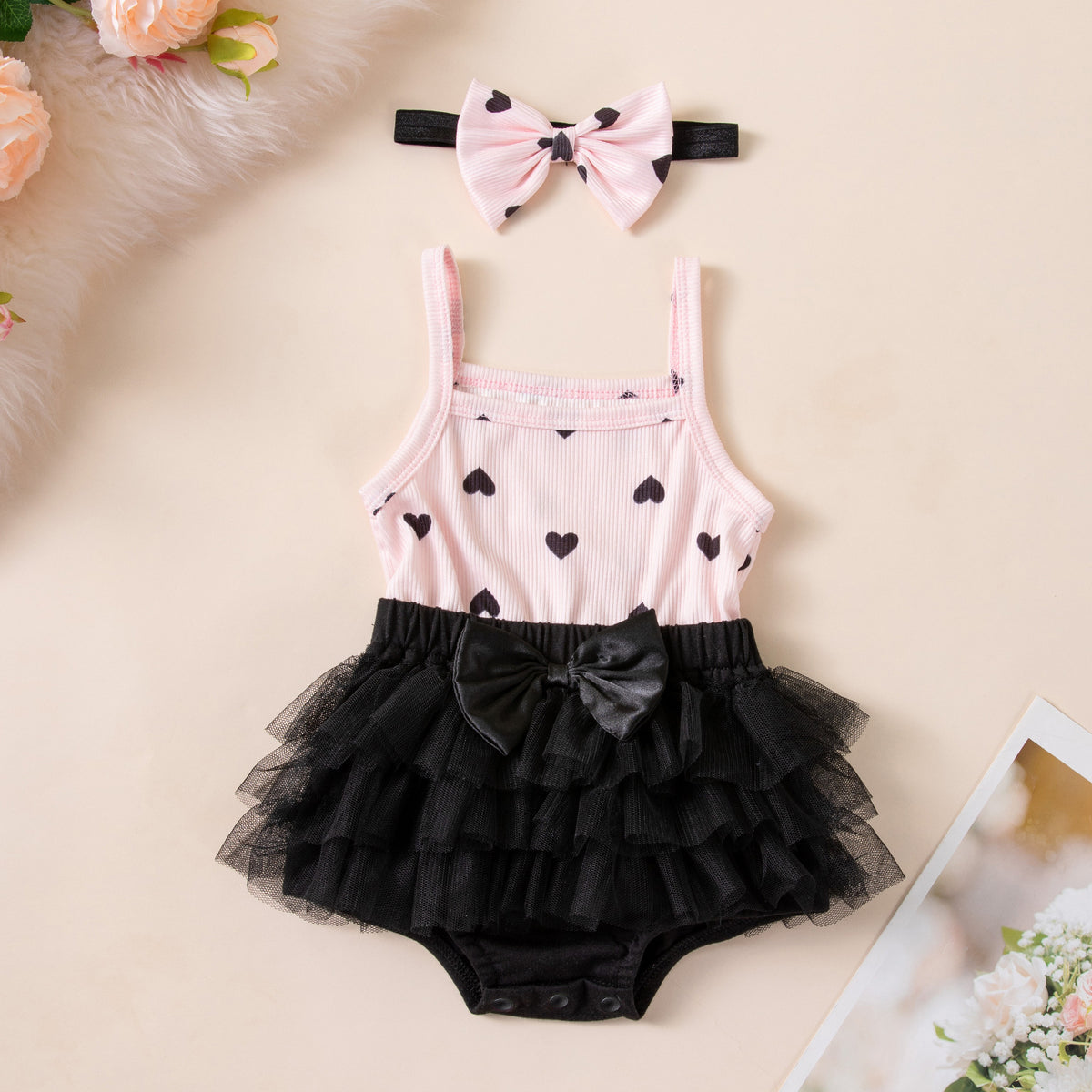 Style coréen Baby Outfit Rose et Noir Contraste Cœur bracelet côtelé Romper