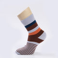 Chaussettes en coton sur le genou avec des rayures coloréesUn élégant automneHiver Mode Essentiel