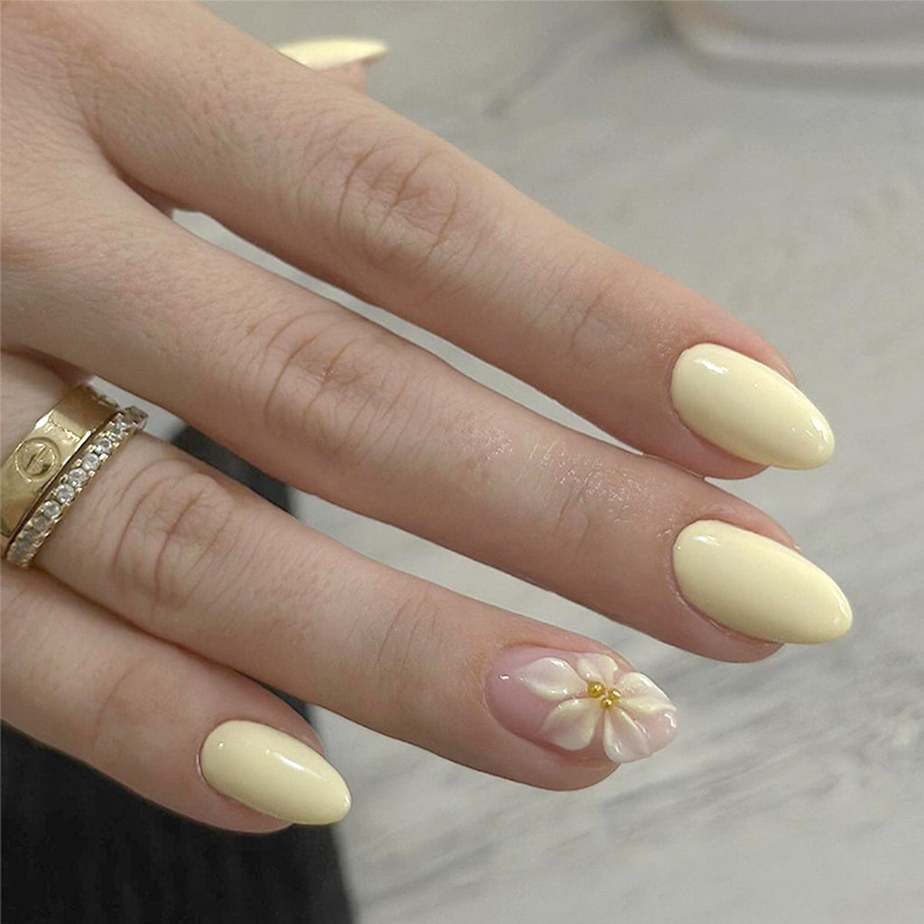 Nails à amande jaune de style français au design floral 3D
