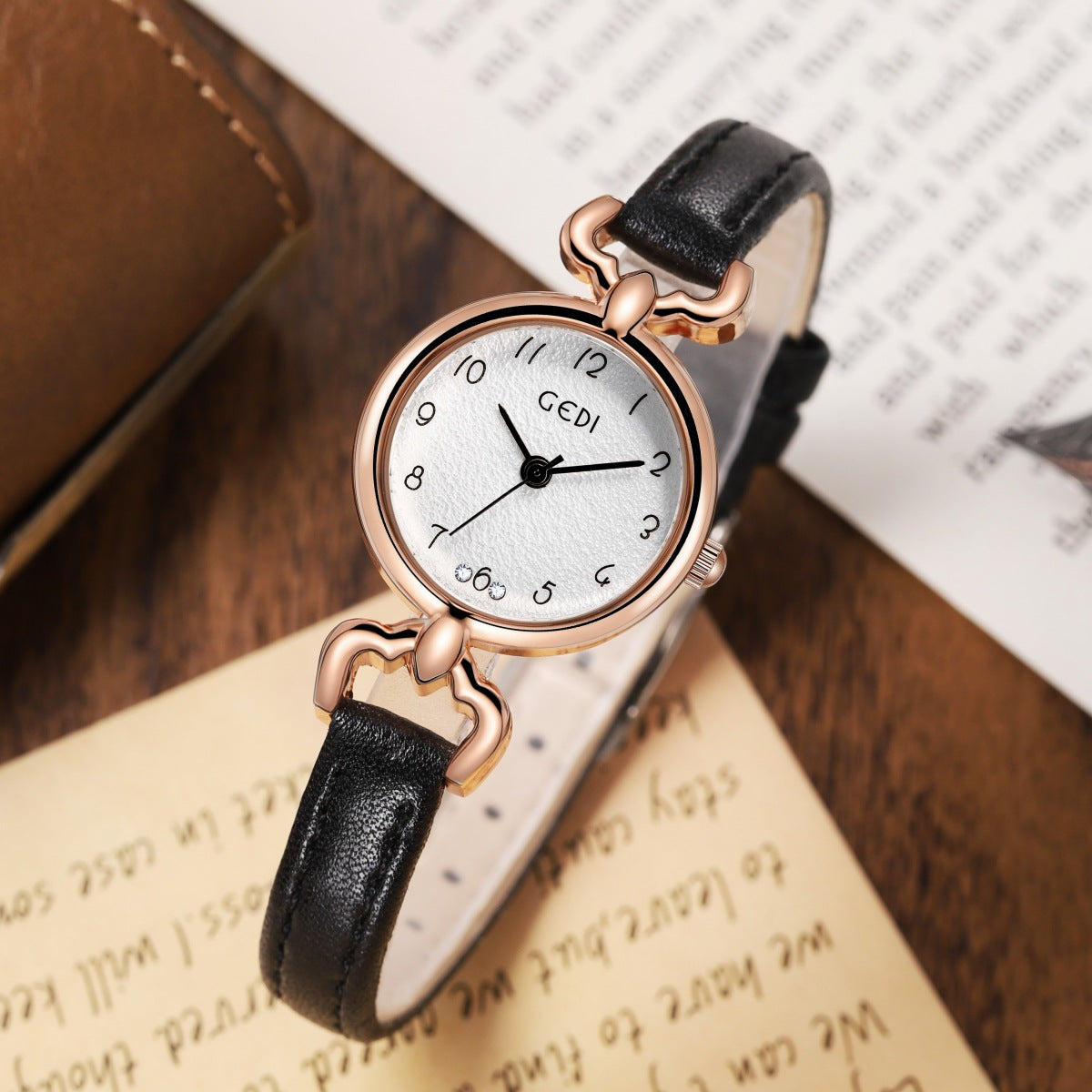 Slim Texturé Petite Cadran Montre femmes Quartz