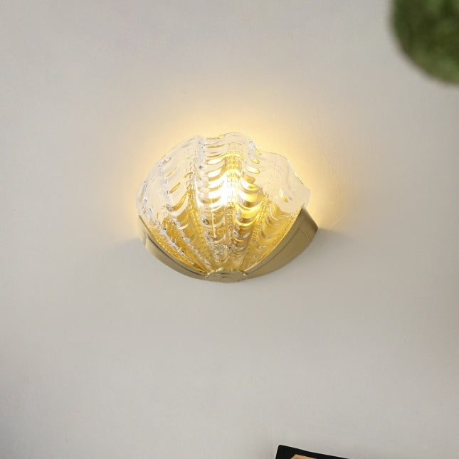 Porte d'entrée et lampe côté lit