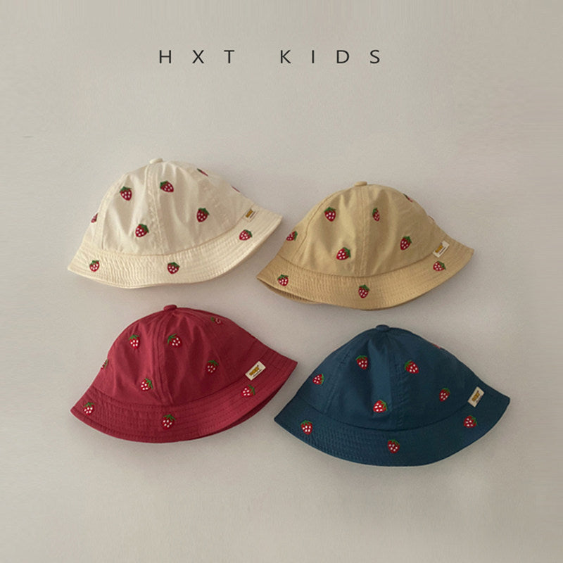 Chapeau de soleil en dentelle à motifs fraises