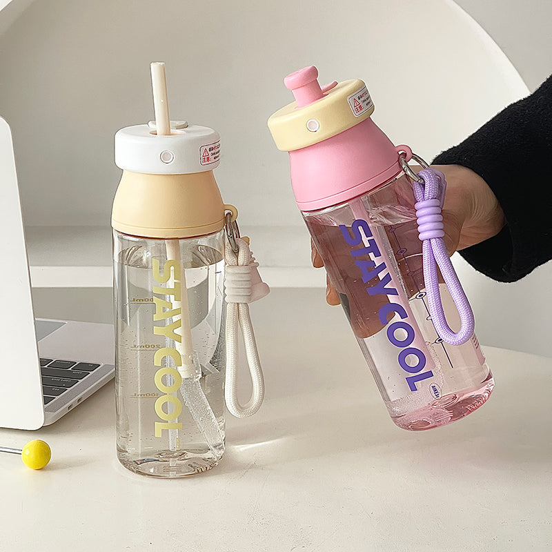 Vaporisateur d'été bouteille d'eau de paille portable et grande capacité pour les filles