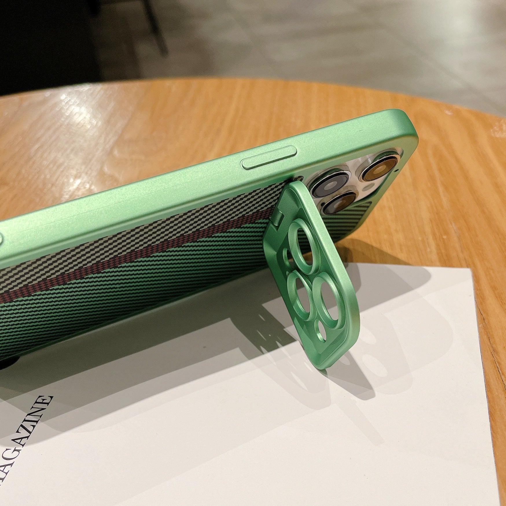 Boîtier de téléphone magnétique en fibre de carbone
