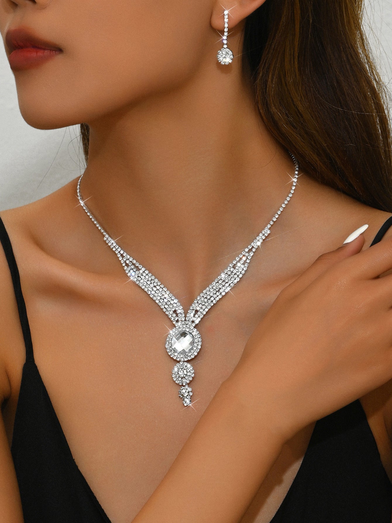 Collier geométrique de style européen et américain