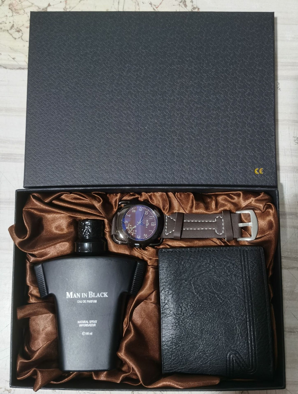 Cadeau Set de mode Creative Gift Suit Wallet Ceinture Quartz Montre parfum