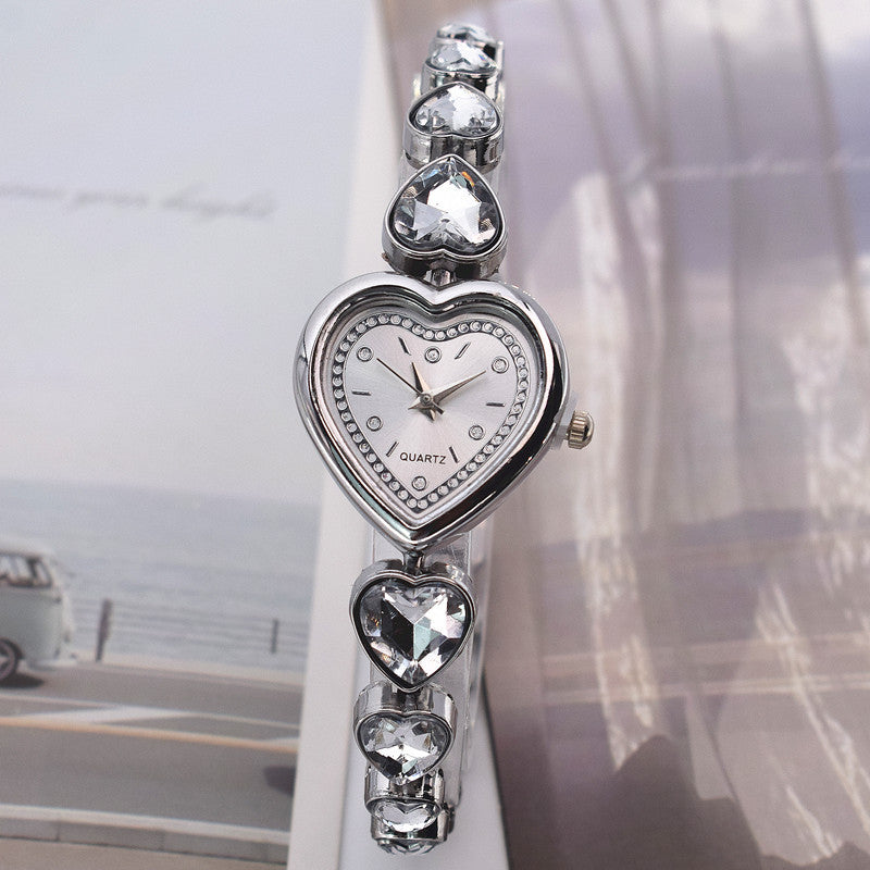 Montres en diamant en forme de coeur pour femmes