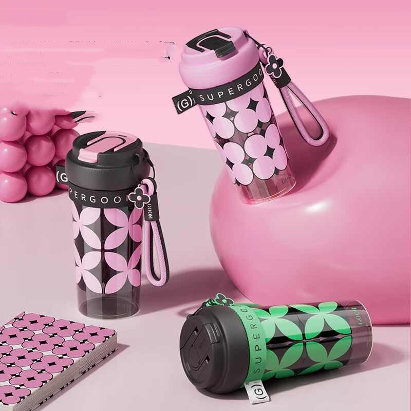 Bouteille d'eau en plastique élégant pour les filles été
