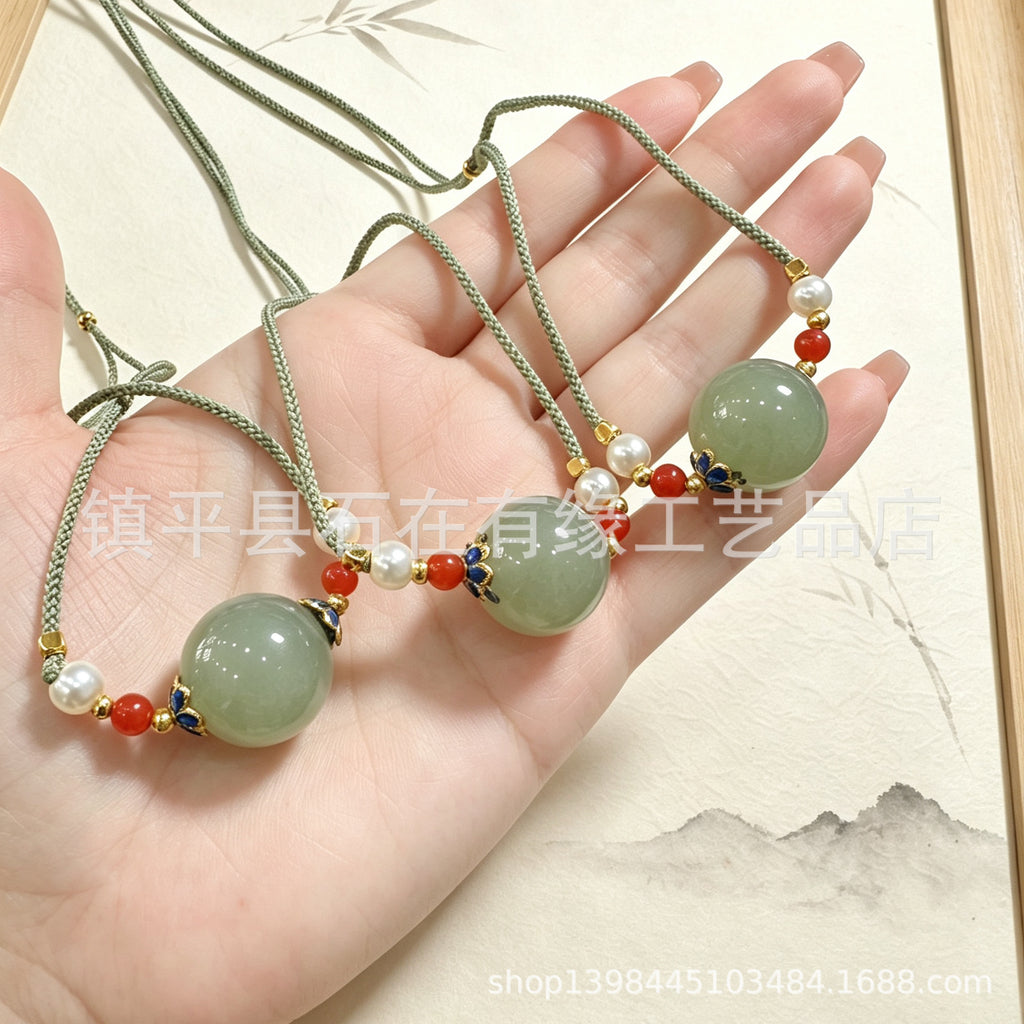 Pendentif aventurine naturel dans l'eau claire couleur