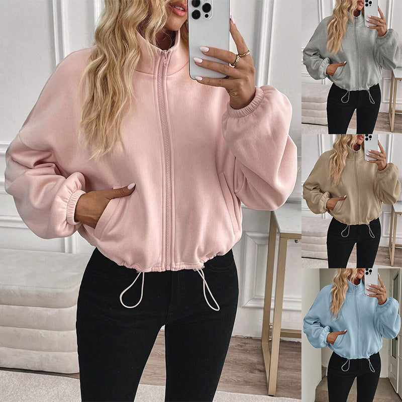 Long-sleeved jacket with drawstring and zip closure