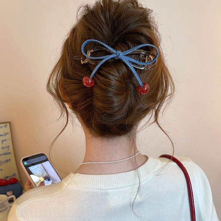 Cerise pendentif Ribbon Bow Twist cheveux clip pour les femmes