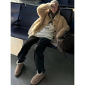 Manteau de laine de mouton avec un collier de lapel