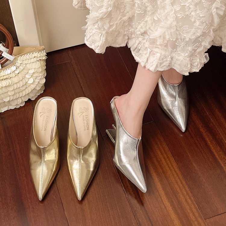 Baotou Alien avec des chaussons
