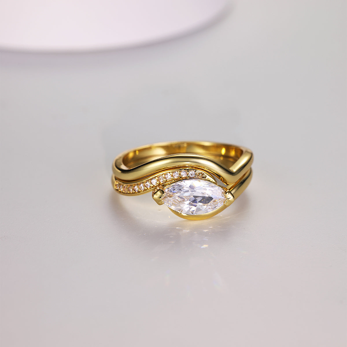 S925 Argent plaqué or 5x10mm Marquise Moissanite Anneau Wave Interlocking Design D Couleur V