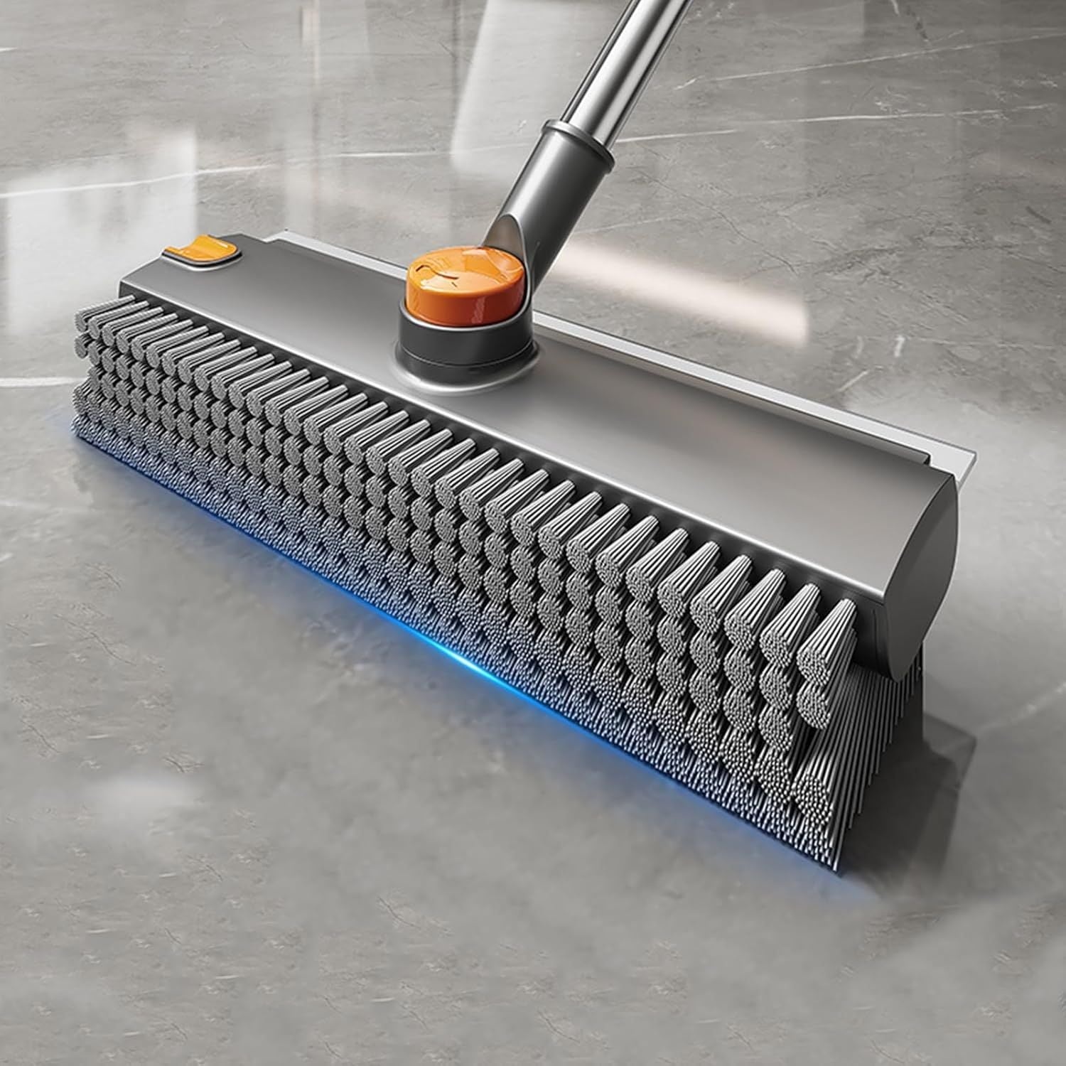 Brosse avec poignée longue