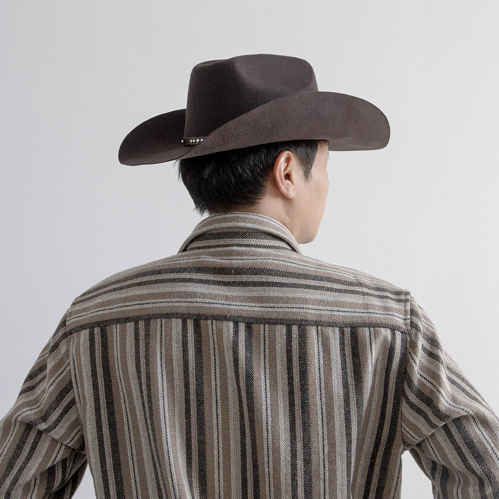 Laine haut mode avec rivet et ceinture de détail avec un chapeau de style Brimjazz Curled