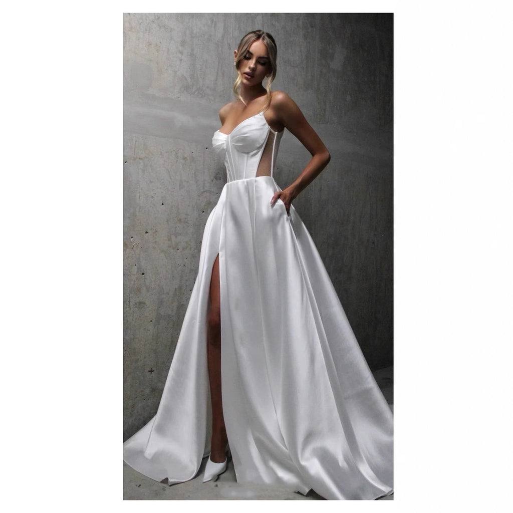 Robe de mariée à pansement blanc satiné