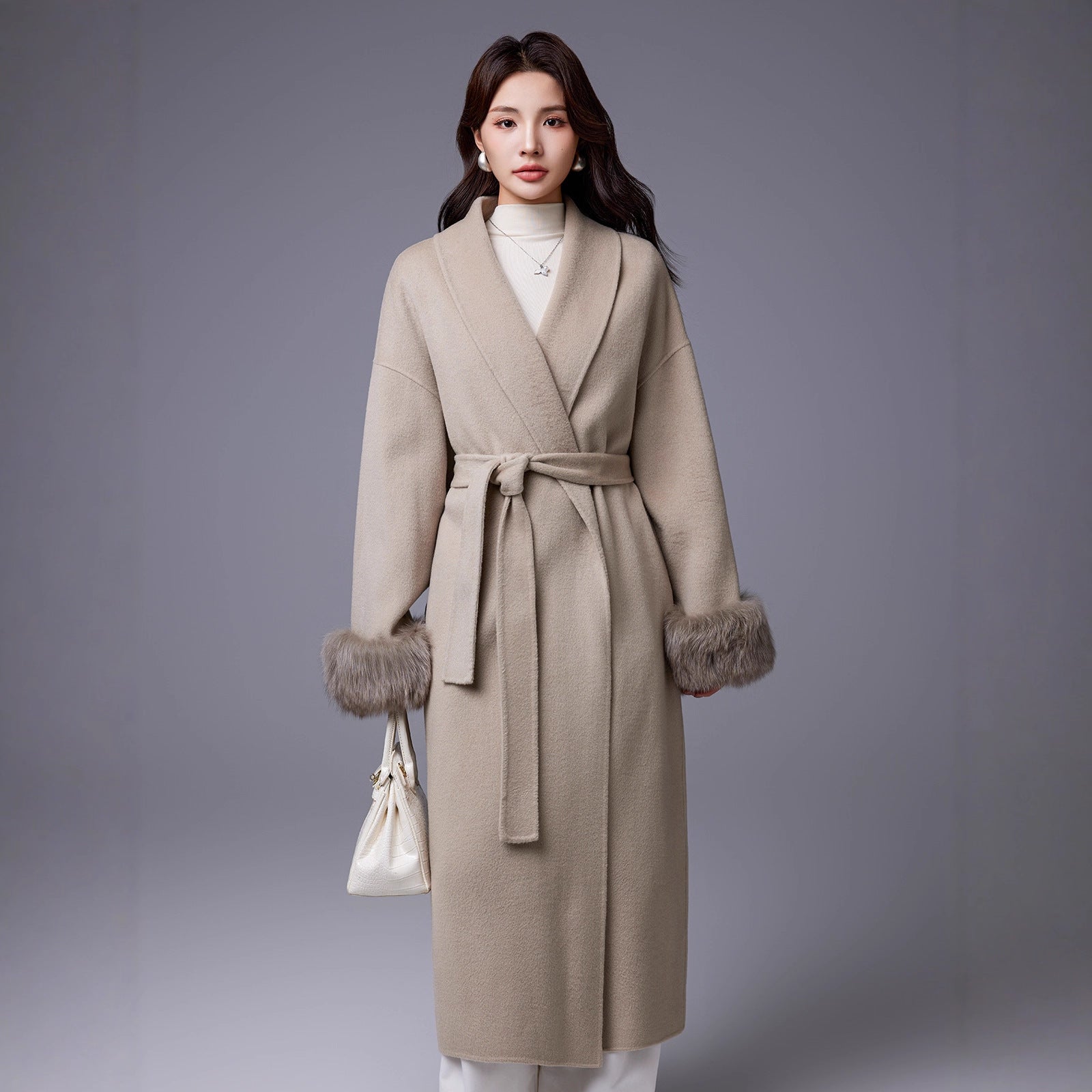 Manteau épais avec manches en fourrure de renard