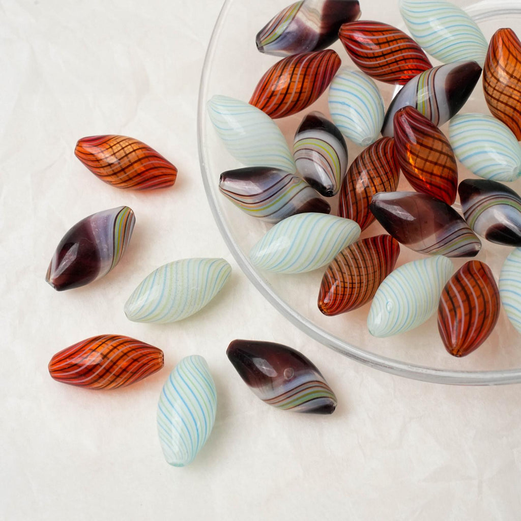 Perles creuses ovales à rayures de verre