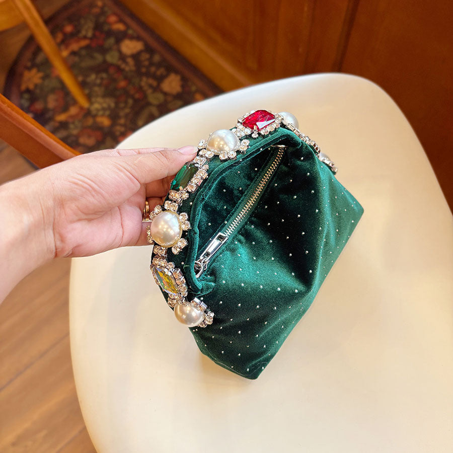 Perle opulente à pois et sac d'oreiller carré en strass style Chanel