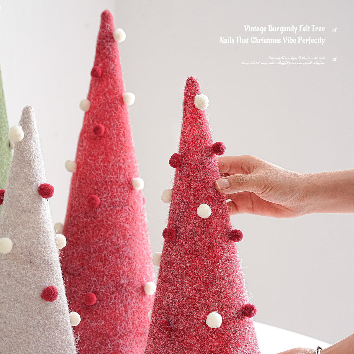 Ornement d'arbre de Noël feutre et pompon en plastique