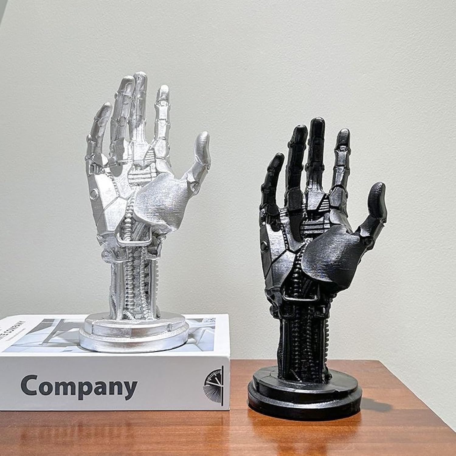 Staue de main mécanique créative