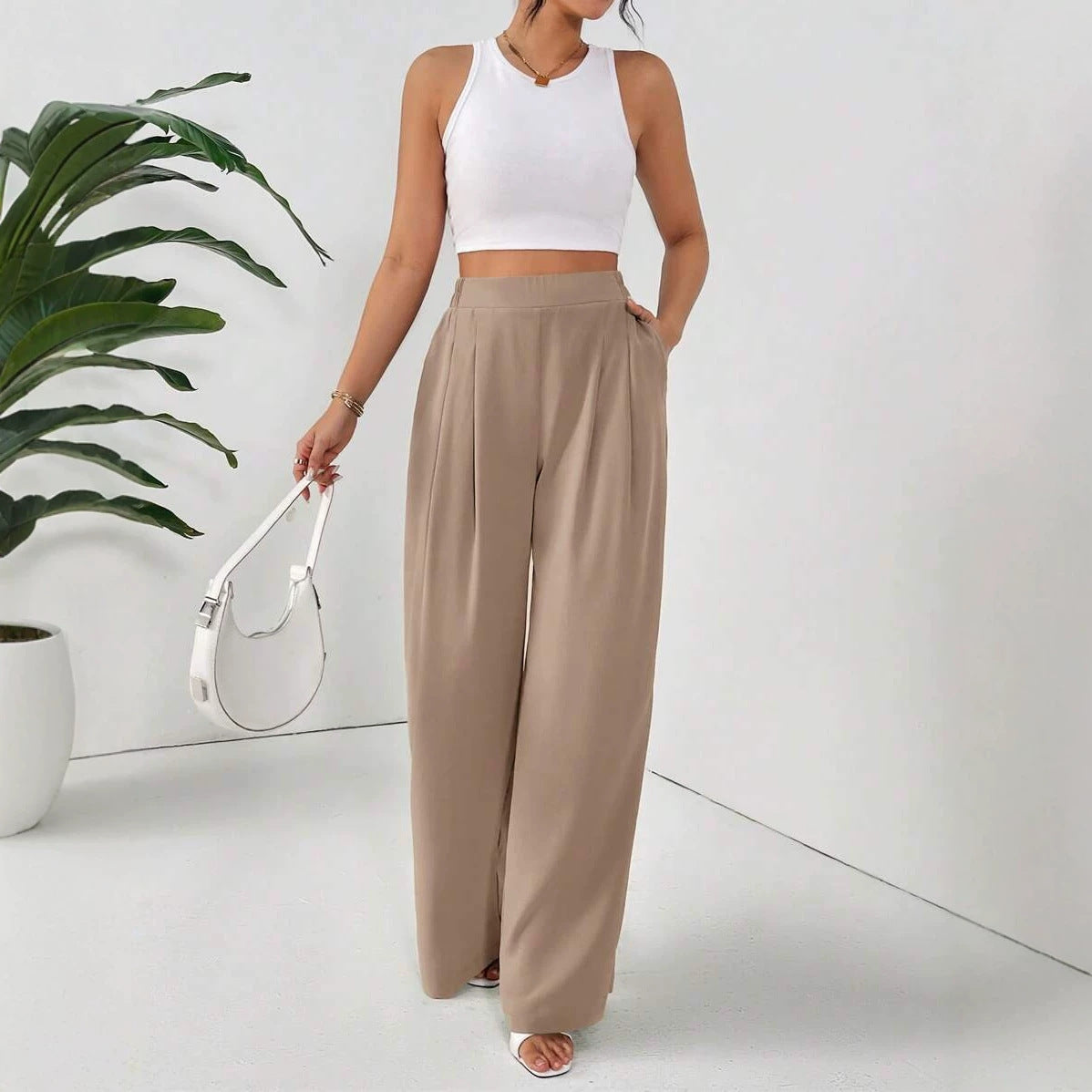 Élégant pantalon à large jambe avec un drap fluidifiant