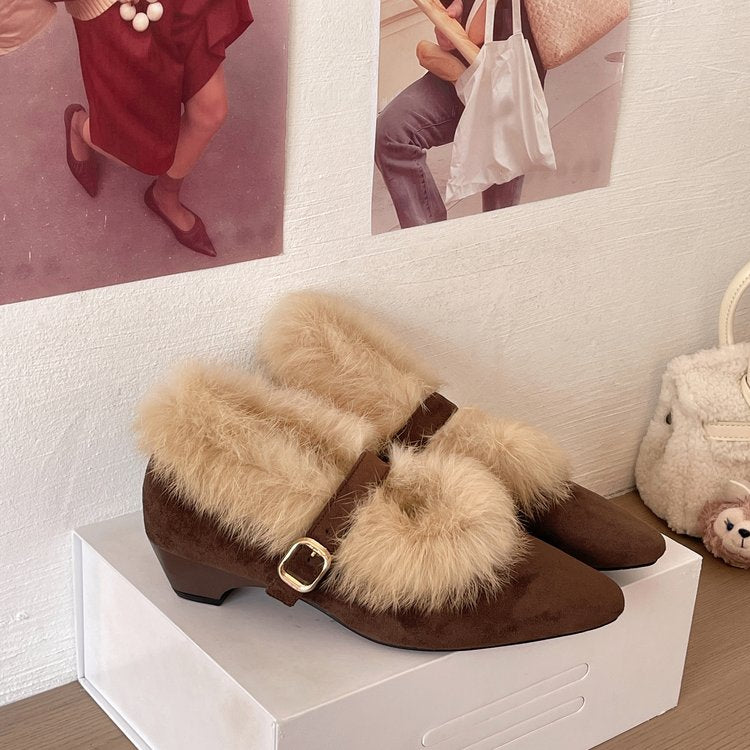 Moules pointues de fourrure d'orteils pointues pour femmes Décor de boucle Talon bas glissade sur les chaussons
