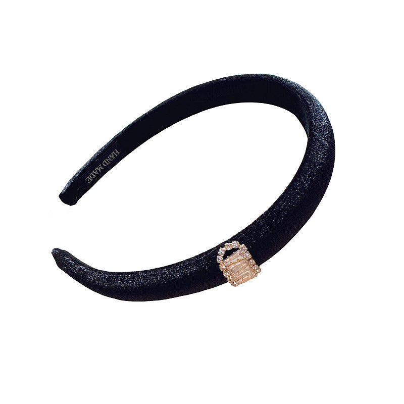 Haut de gamme Sophisticated Velvet Narrow Headband avec Strass et éponge Pading