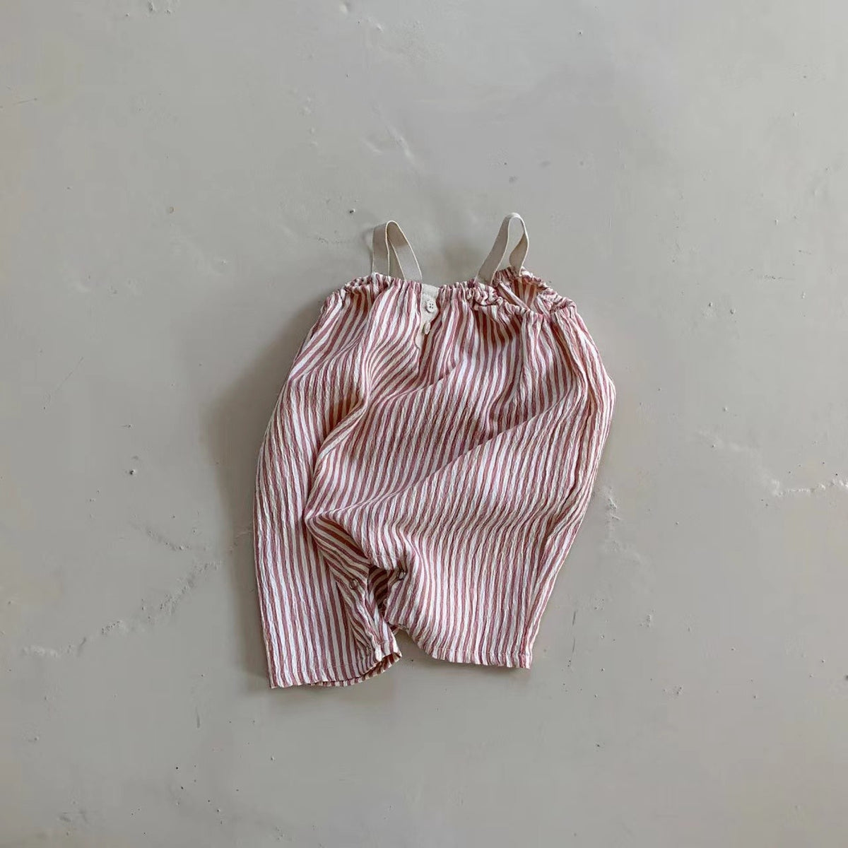 Bébé d'été mince verticale suspension rayée combinaison